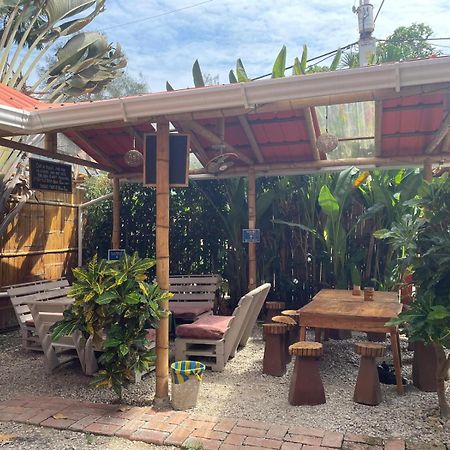 Esperanto Bed & Breakfast Surf Hostel Montañita エクステリア 写真