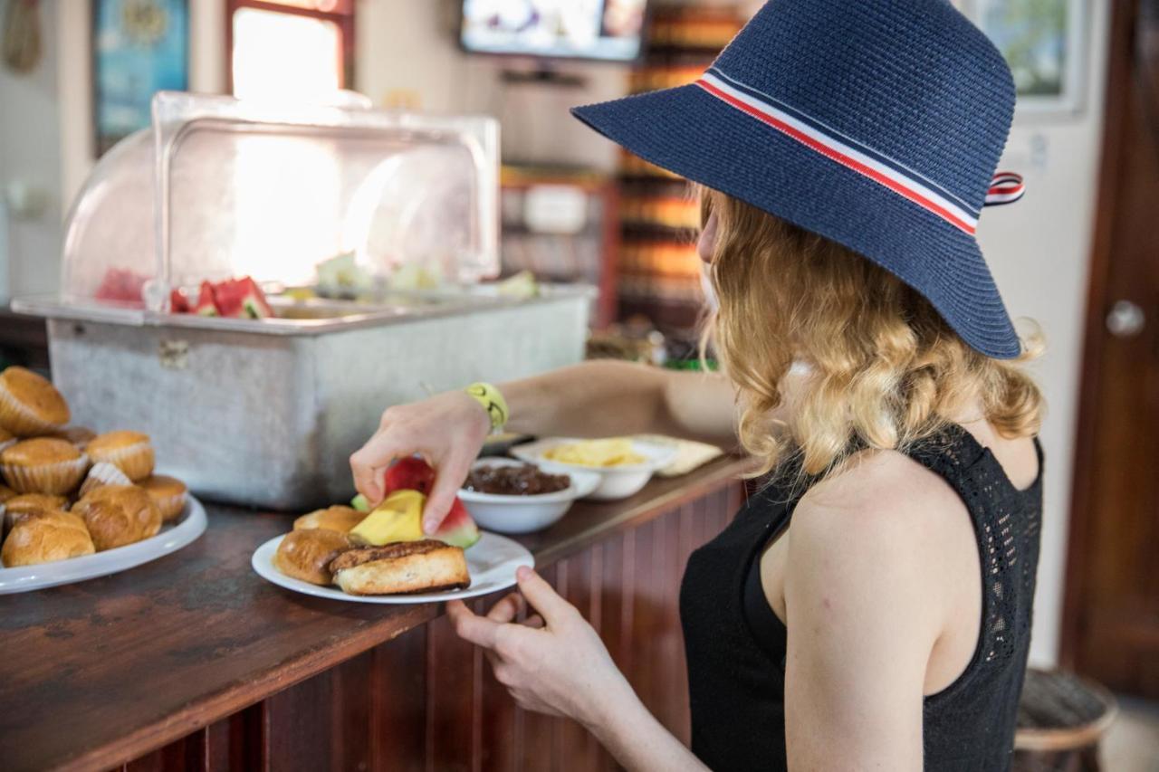 Esperanto Bed & Breakfast Surf Hostel Montañita エクステリア 写真