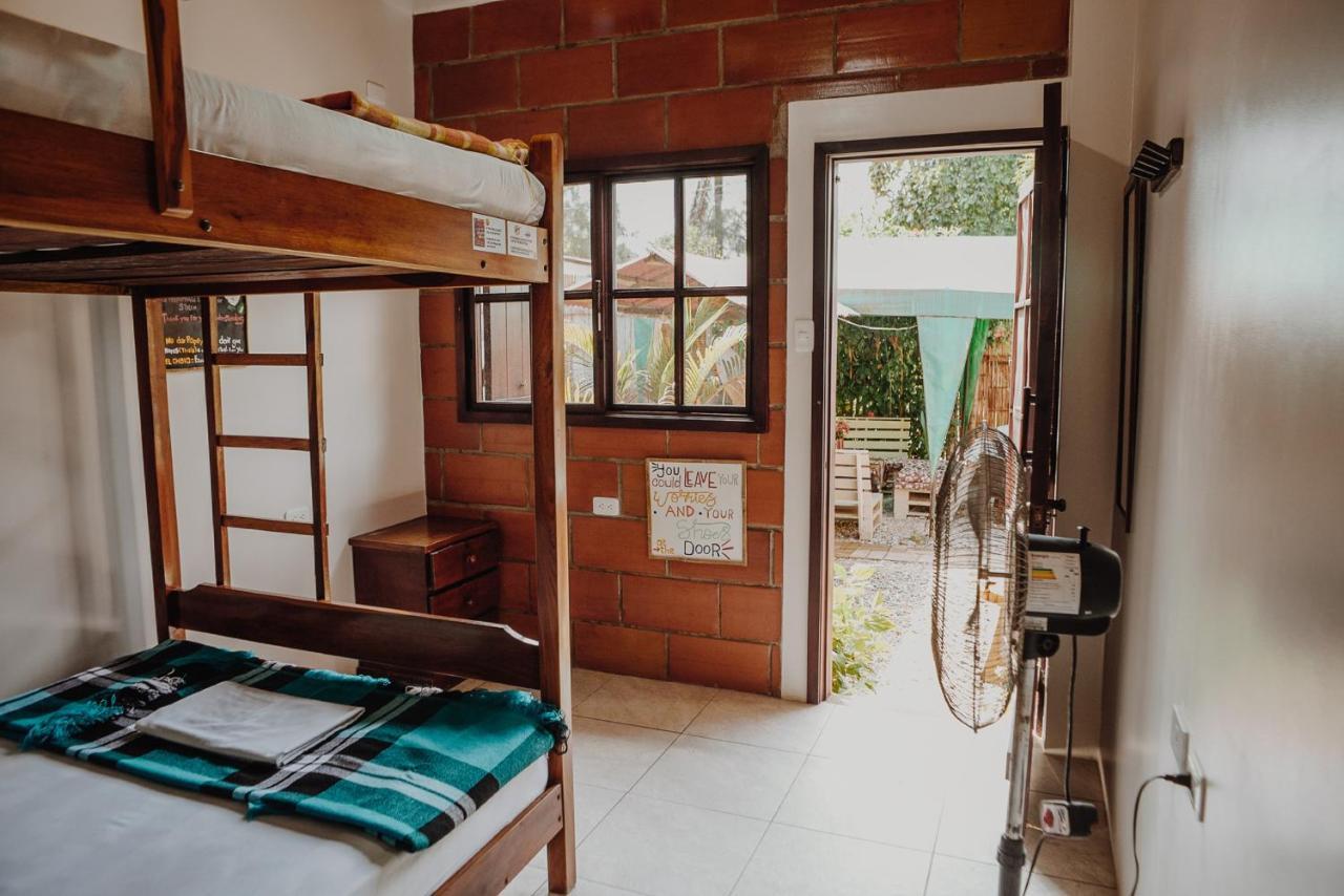 Esperanto Bed & Breakfast Surf Hostel Montañita エクステリア 写真