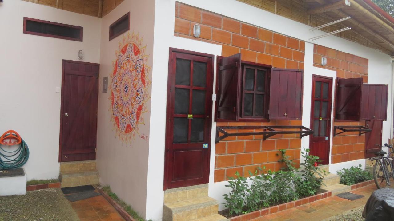 Esperanto Bed & Breakfast Surf Hostel Montañita エクステリア 写真