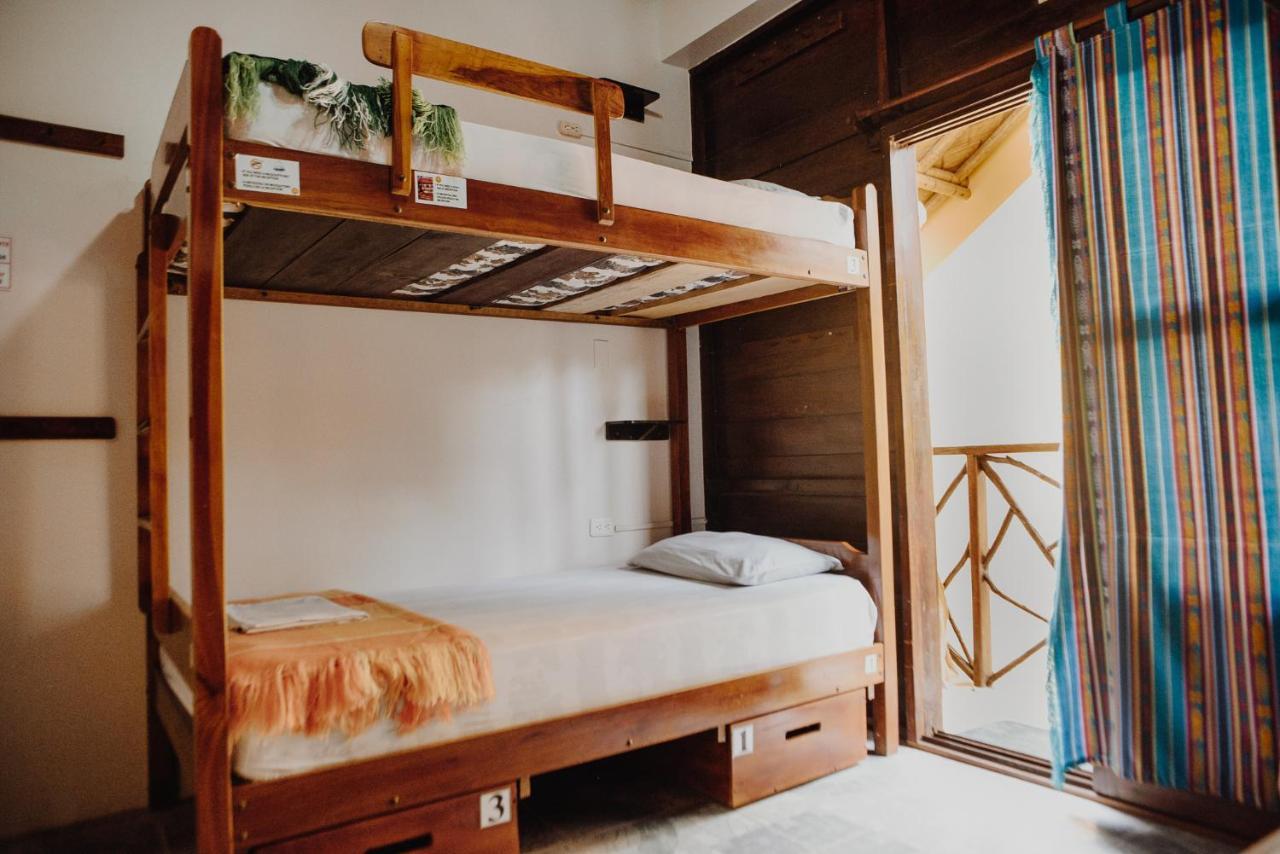 Esperanto Bed & Breakfast Surf Hostel Montañita エクステリア 写真