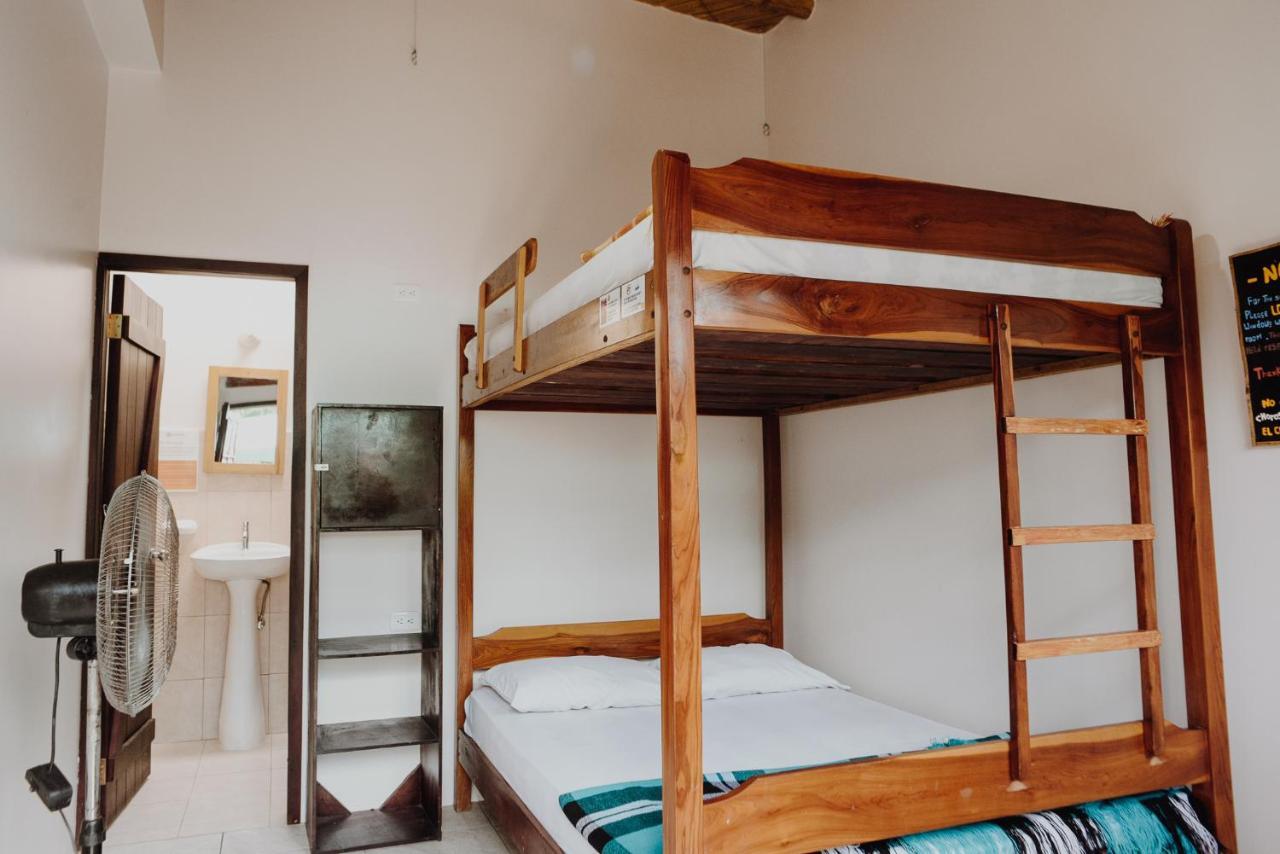 Esperanto Bed & Breakfast Surf Hostel Montañita エクステリア 写真