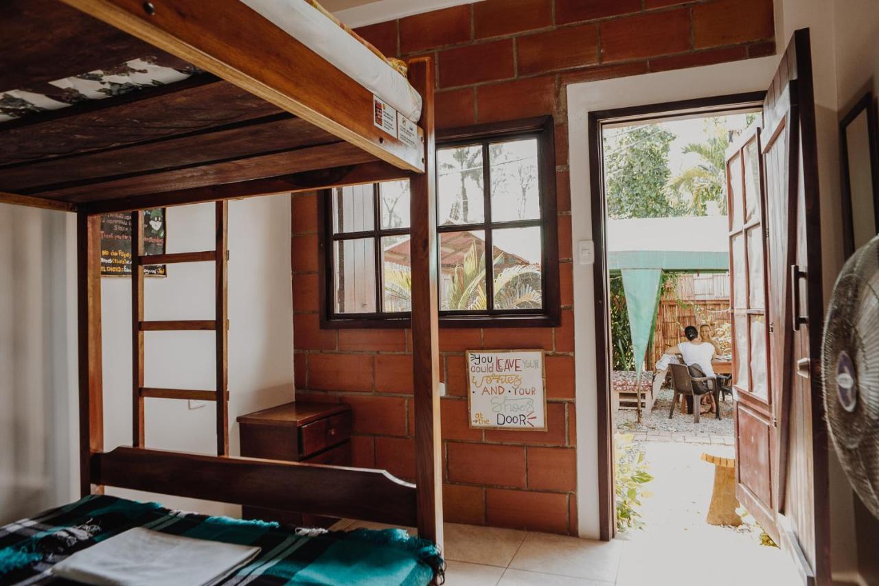 Esperanto Bed & Breakfast Surf Hostel Montañita エクステリア 写真
