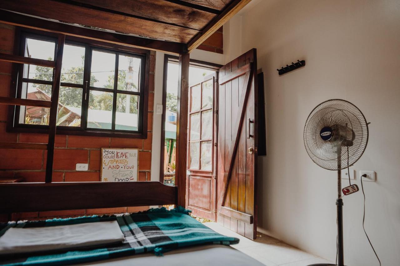 Esperanto Bed & Breakfast Surf Hostel Montañita エクステリア 写真