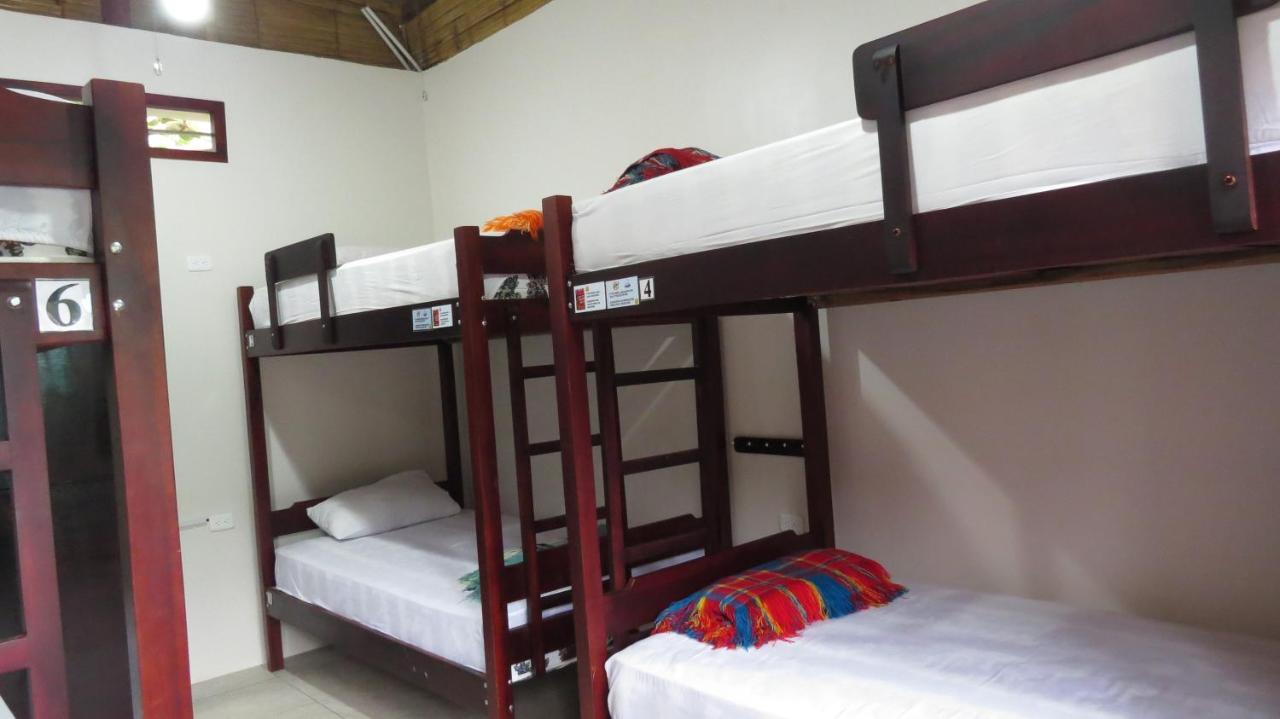 Esperanto Bed & Breakfast Surf Hostel Montañita エクステリア 写真