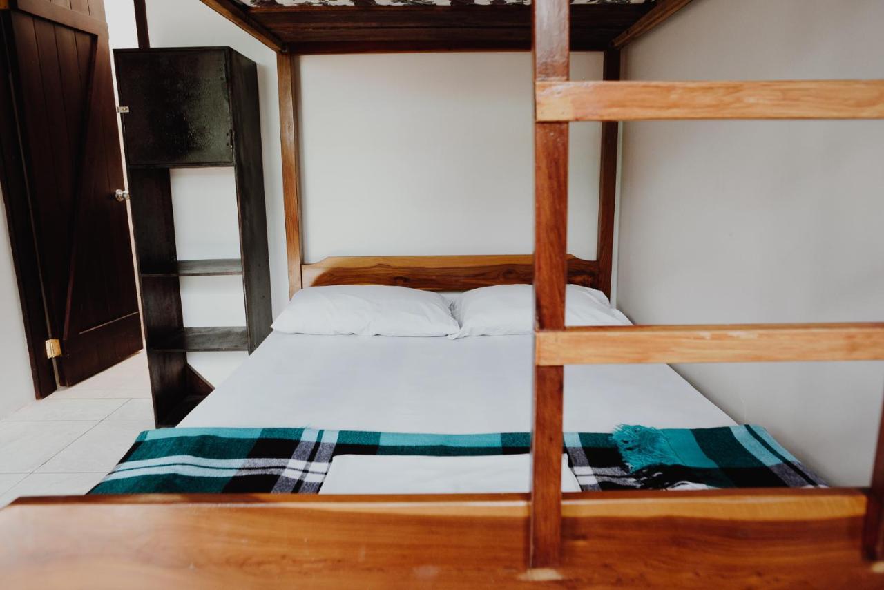 Esperanto Bed & Breakfast Surf Hostel Montañita エクステリア 写真