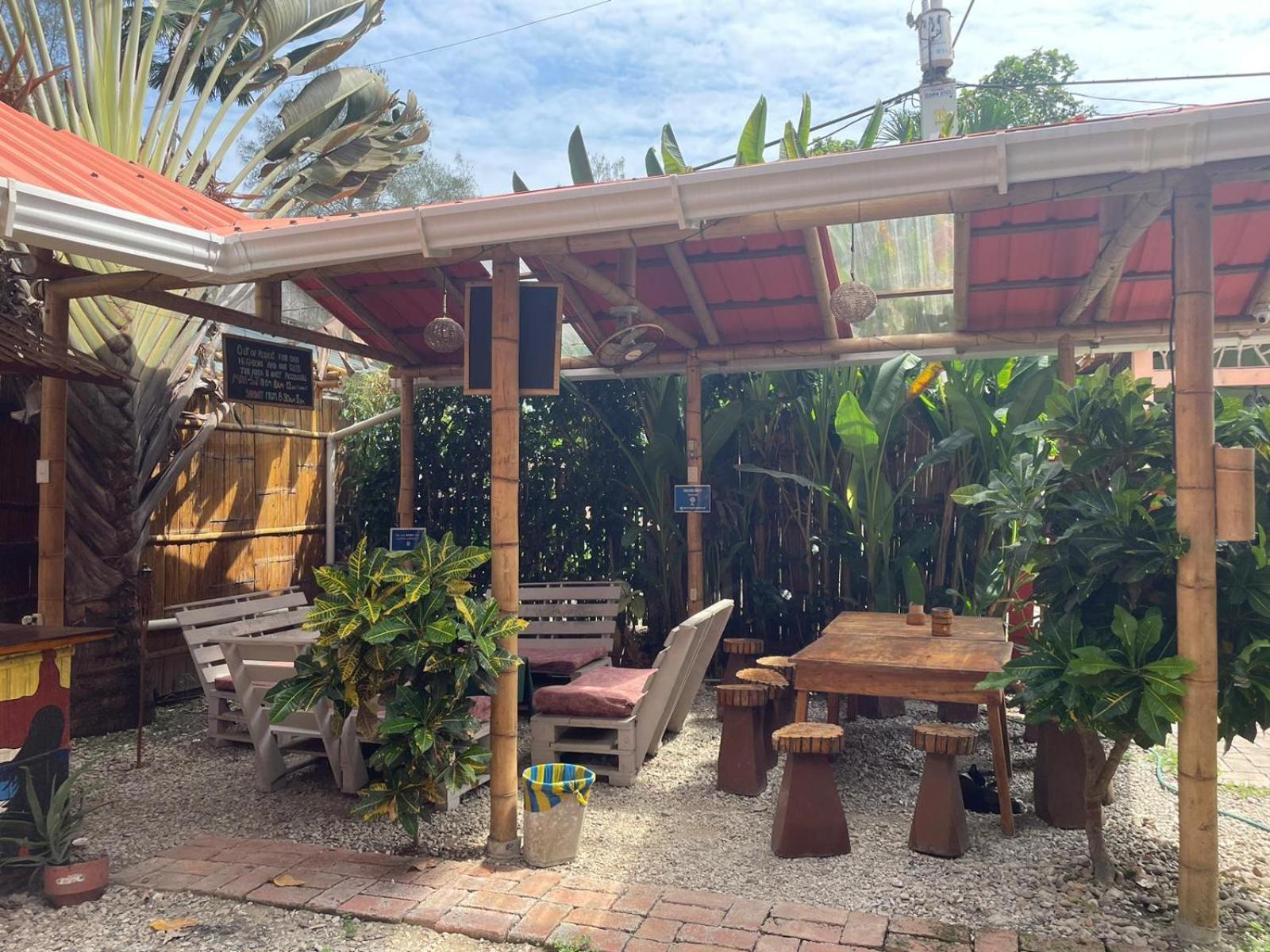 Esperanto Bed & Breakfast Surf Hostel Montañita エクステリア 写真