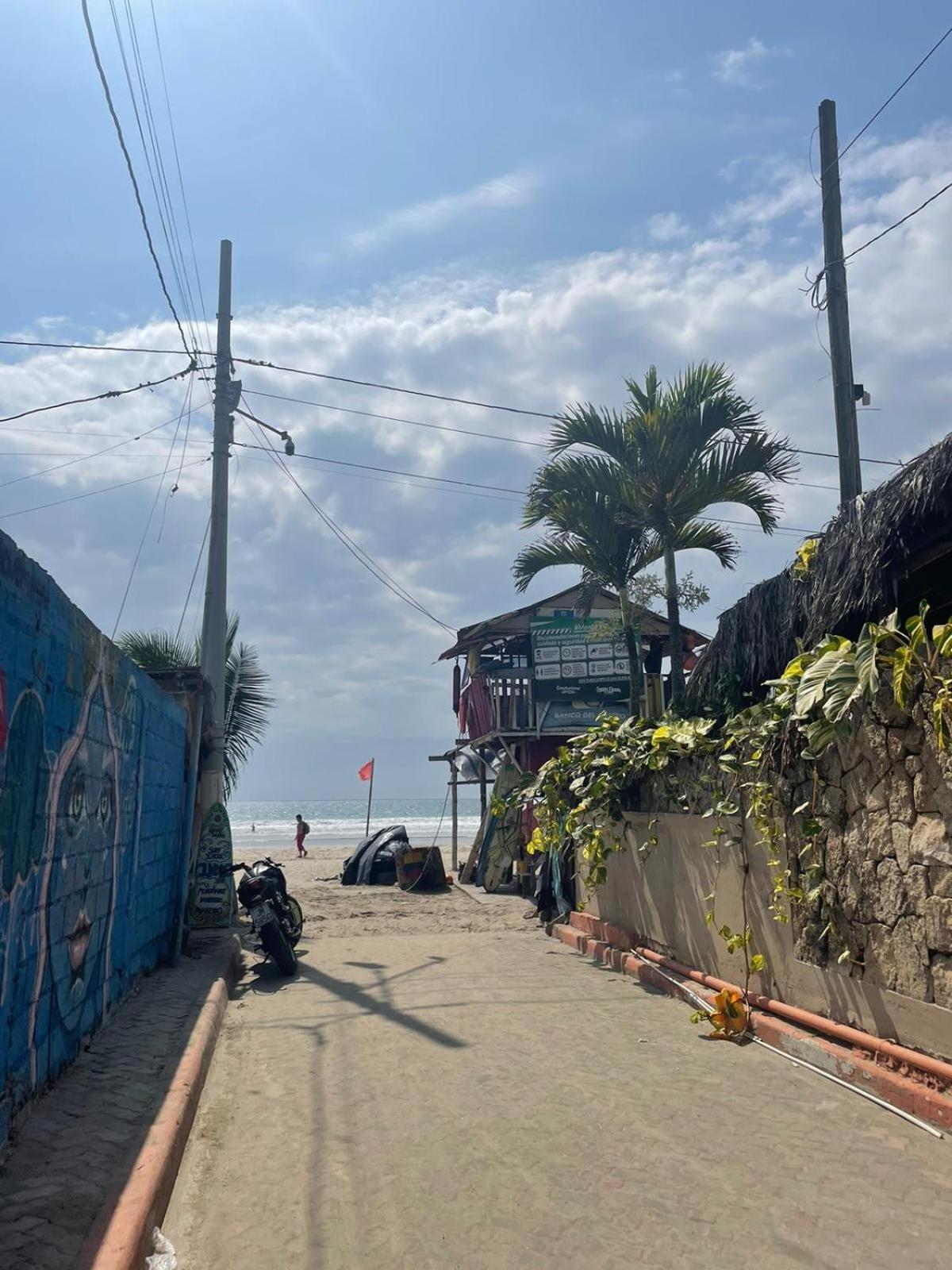 Esperanto Bed & Breakfast Surf Hostel Montañita エクステリア 写真